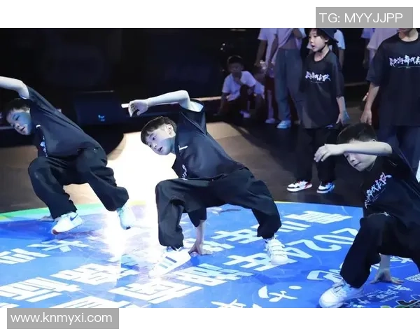 深圳街舞队在世界攀岩锦标赛中以100分领先其他队伍展现实力